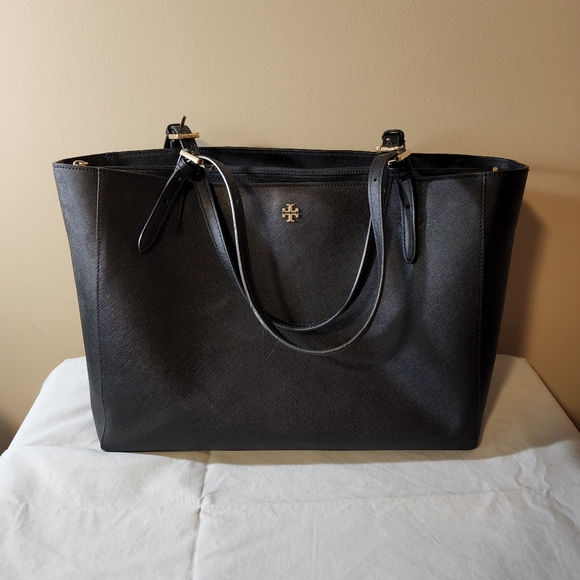 Tory Burch Handbags - Tory Burch York Buckle Tote